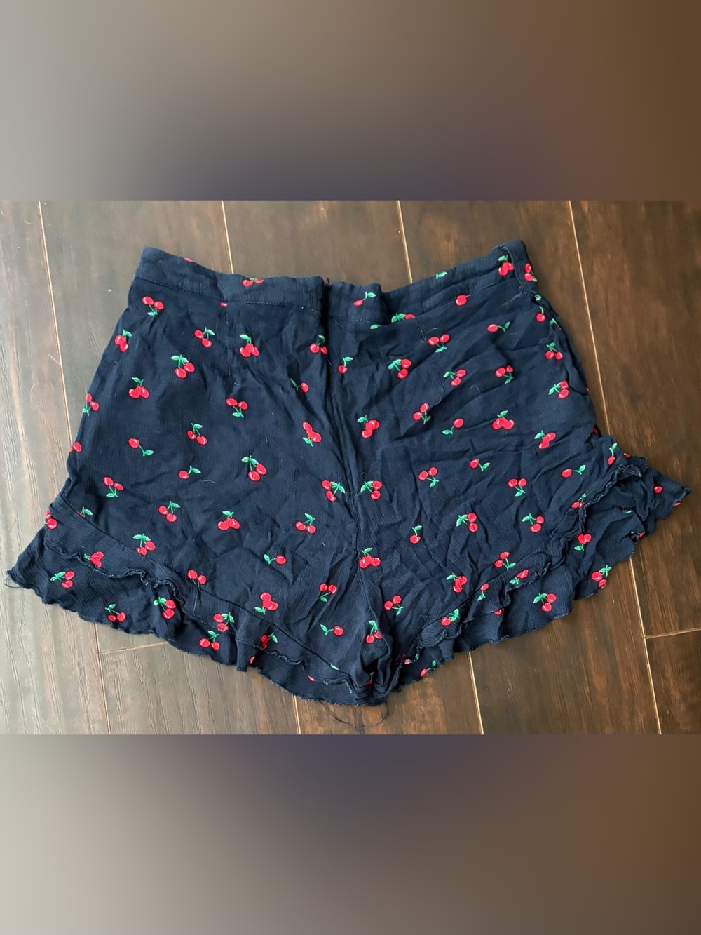 Francesca’s Blue Rain Cherry Print Ruffle Shorts Navy Red Size Large